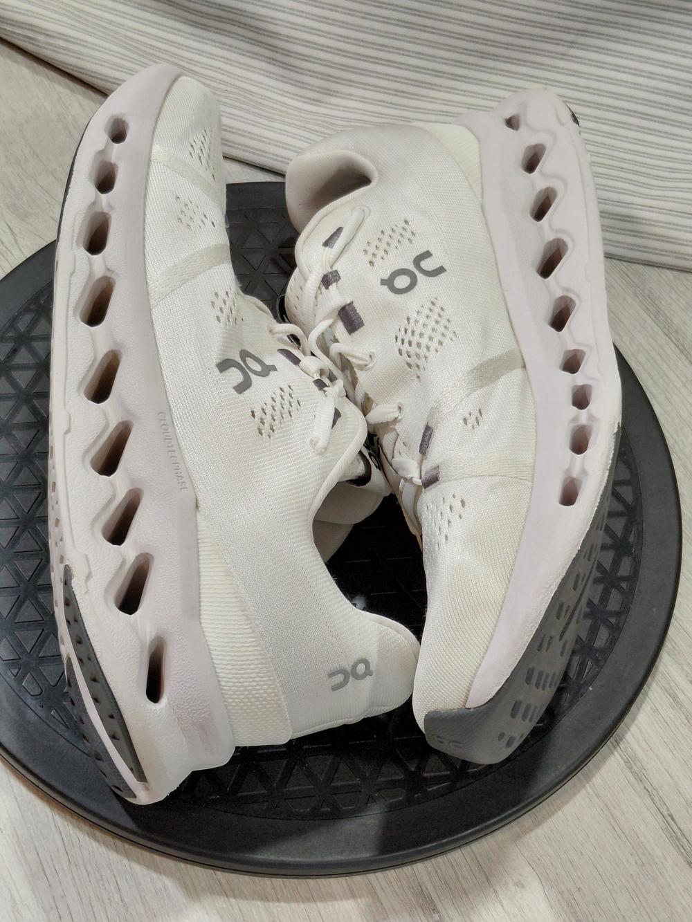 On Cloud Surfer 2 Womens Running Shoes White Ivory SIZE 10 - Picture 15 of 15